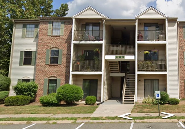 Building Photo - 42 Canterbury Ct