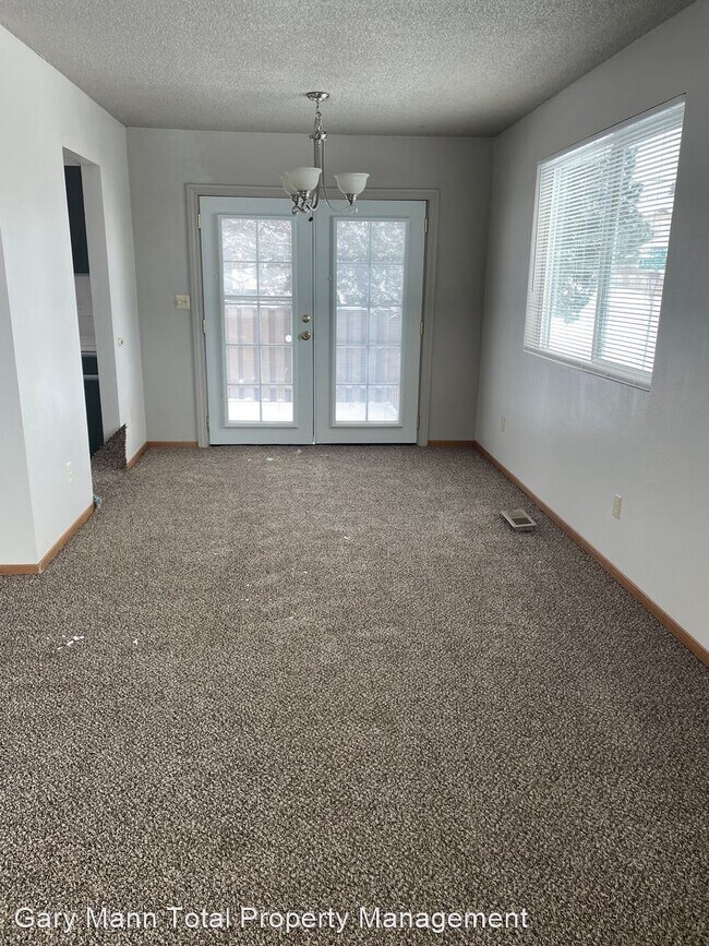 Building Photo - 4 br, 2.5 bath House - 204 W. Nelson Rd