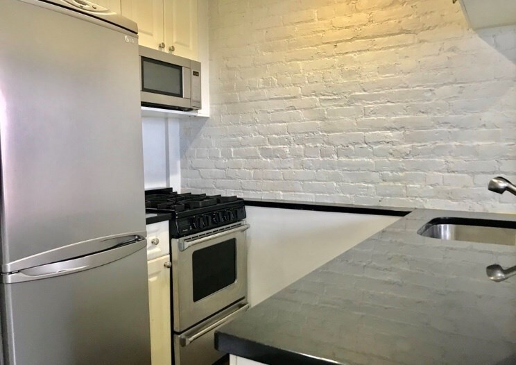 Primary Photo - 350 W 44th St