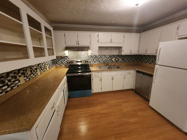 Building Photo - 3856 Cindy Dr
