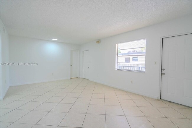 Foto del edificio - 3265 Virginia St