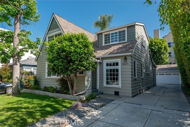 Foto del edificio - 10624 Bloomfield St
