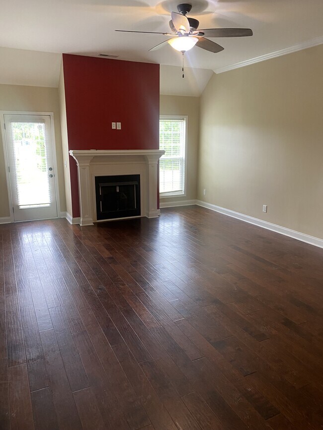 Foto del edificio - 3011 Thornberry Dr