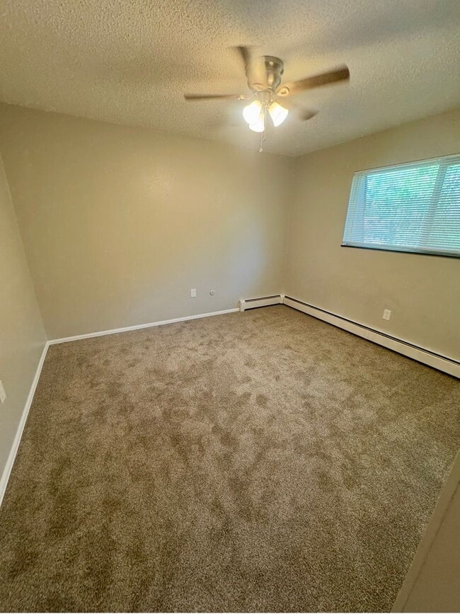 Building Photo - 6415 Yvonne Way
