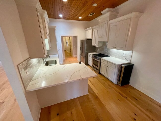 Building Photo - Amazing Home For Rent in Deerfield