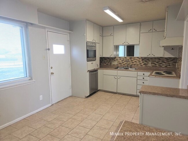 Foto del edificio - 4610 Storey Ave