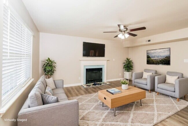 Foto del edificio - 8003 Beacon Hills Rd