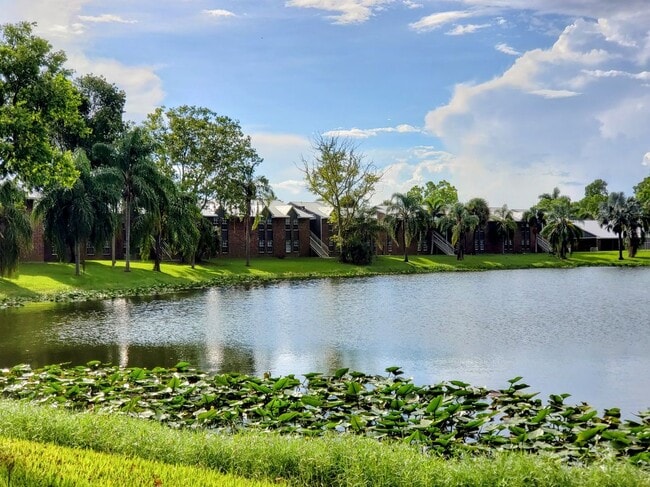 Building Photo - 2000 S Main St