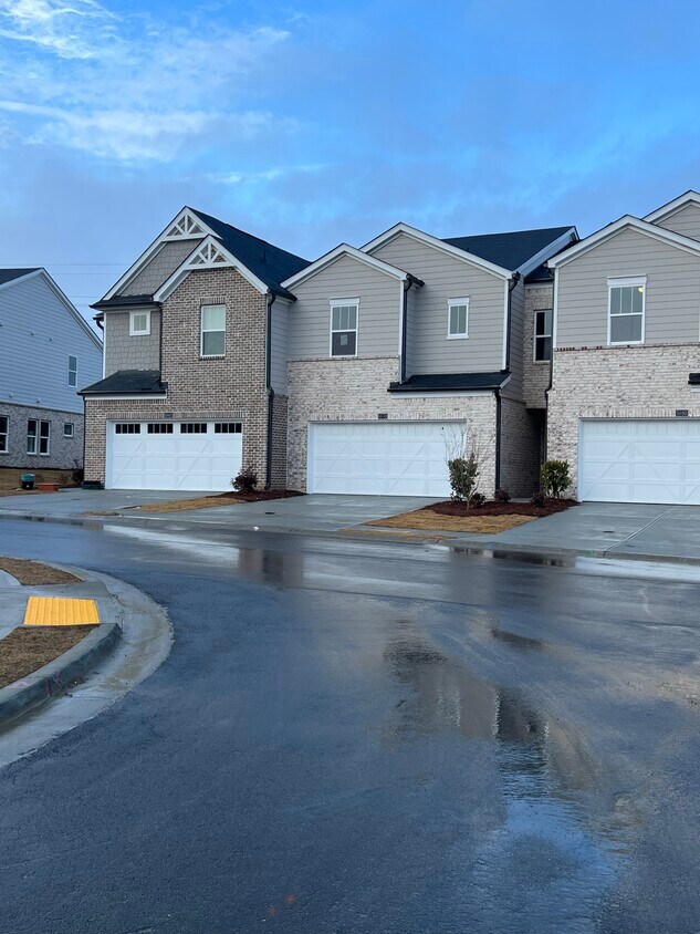 1070 Sunny Lake Dr, Lawrenceville, GA 30043 Townhome Rentals in
