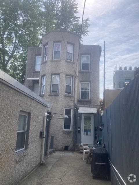 Building Photo - 605 Garden St