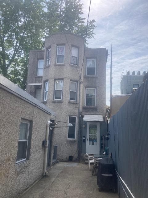 Building Photo - 605 Garden St