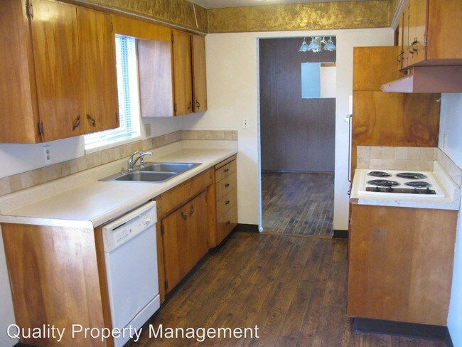 Building Photo - 501 E Vilas Rd