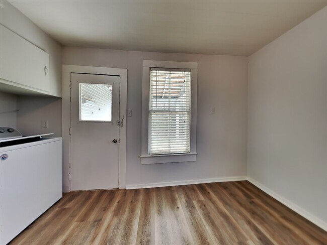 Building Photo - 322 Mixville Rd