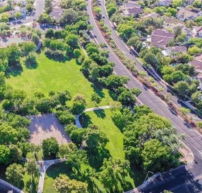 Foto del edificio - Charming  3-bedroom, 2-bathroom