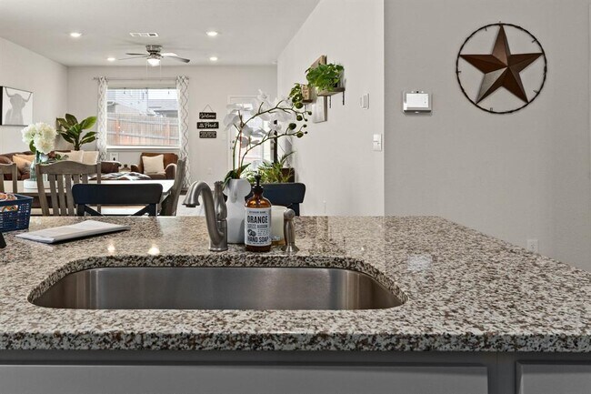 Building Photo - 117 Mackinac Ln