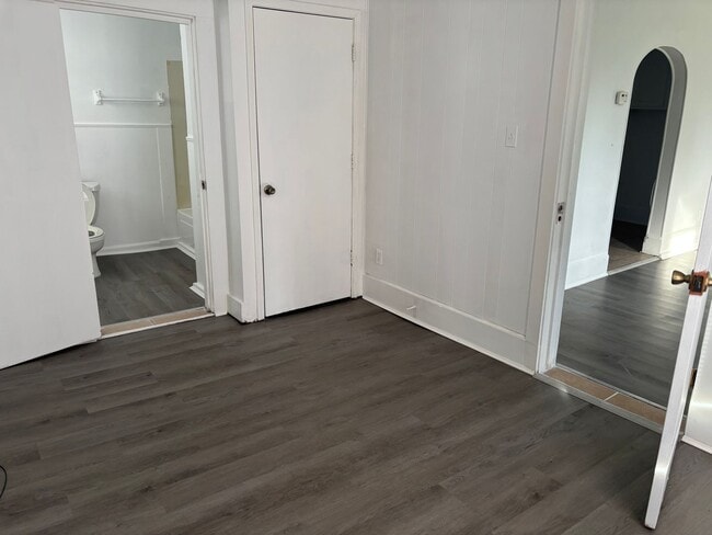 Foto del edificio - Peaceful Living: 2-Bed Home with Spacious Backyard