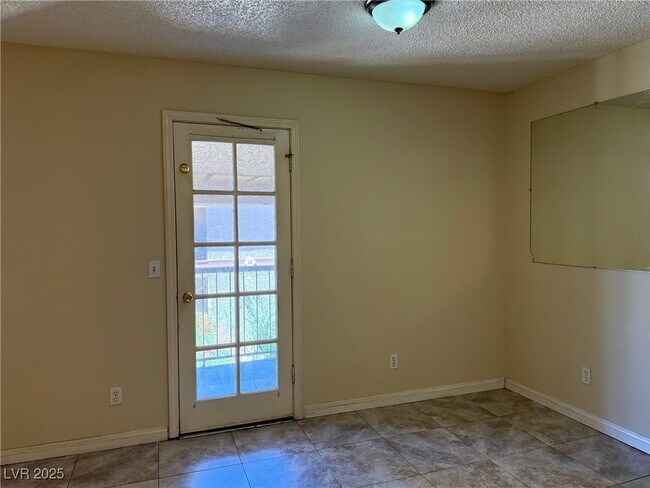 Foto del edificio - 5576 W Rochelle Ave.