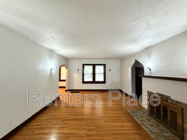 Building Photo - 5524 S Owasso Ave