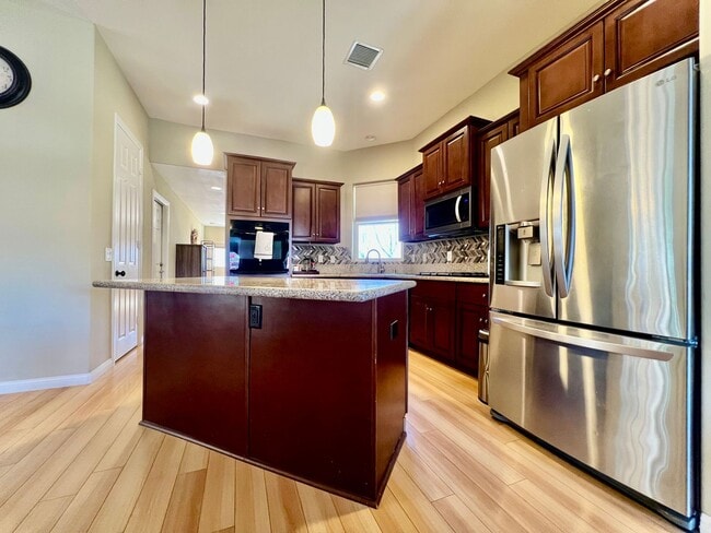 Building Photo - AVAILABLE NOW! GORGEOUS 4 Bedroom 2 Bathro...