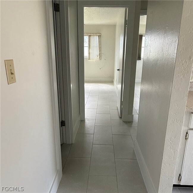 Building Photo - 26 Hamlin Ct