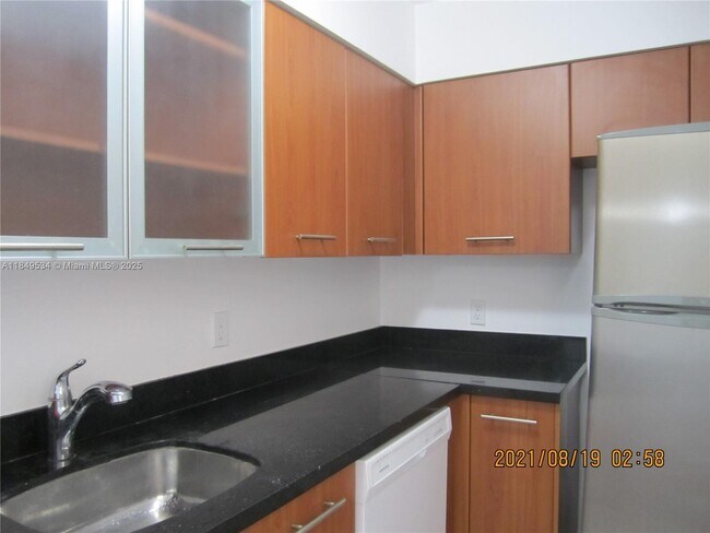 Foto del edificio - 680 NE 64th St