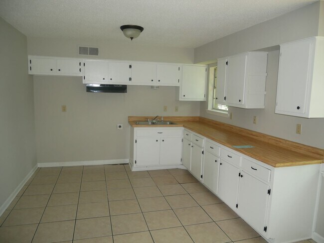 Foto del edificio - 6335 Greenbriar Dr