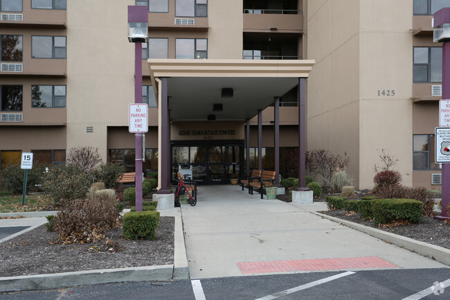 Foto del edificio - Olathe Towers