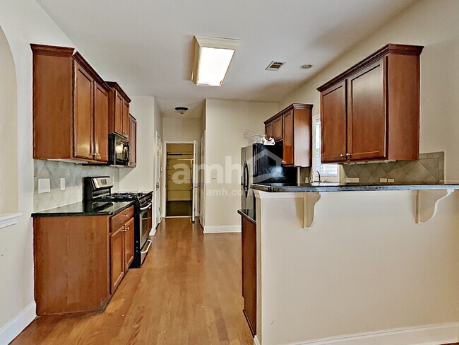 Foto del edificio - 2465 Hickory Station Cir