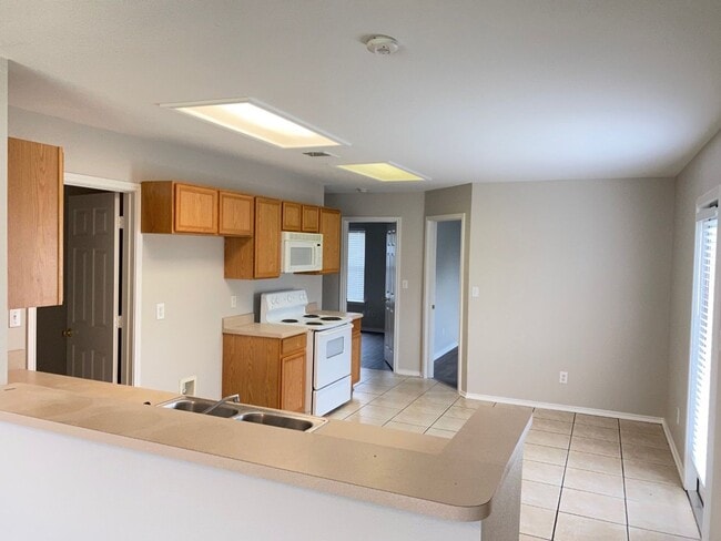 Building Photo - 3008 Pine Valley Dr