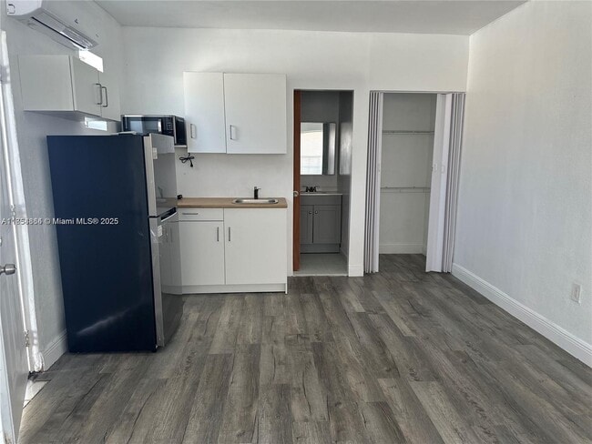 Foto del edificio - 5730 NW 199th St