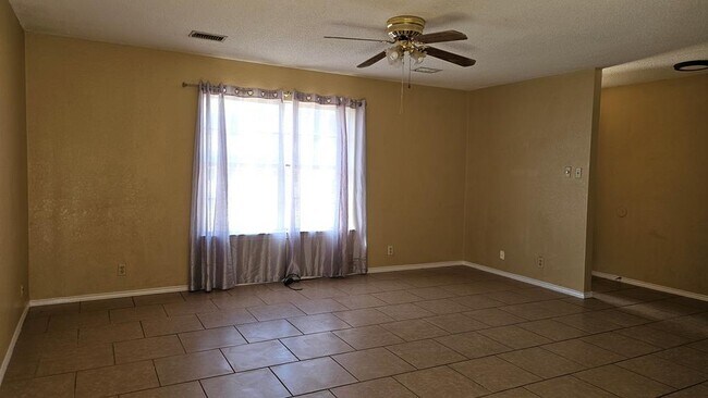 Foto del edificio - 4720 W Cuthbert Ave