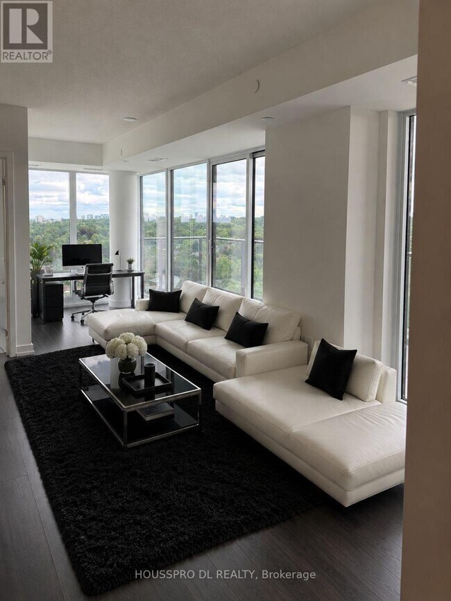 Photo du bâtiment - 4000 Eglinton Ave W