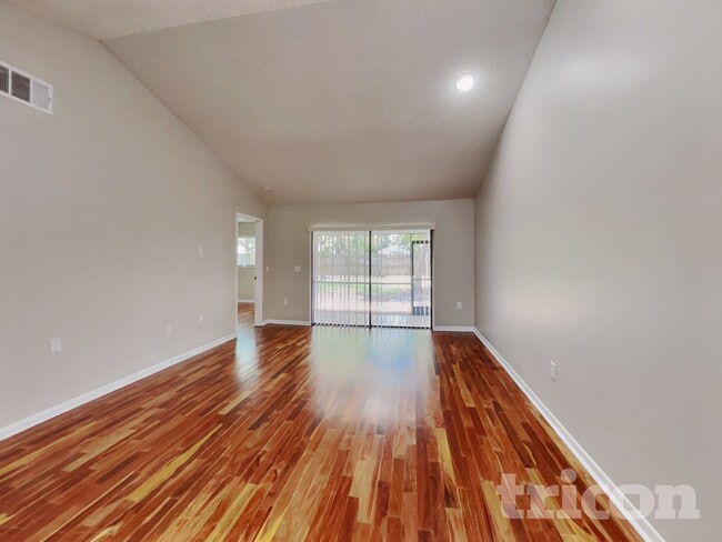 Foto del edificio - 4442 Sandhurst Dr