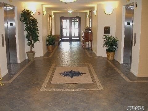 Foto del edificio - 55 Clinton Ave