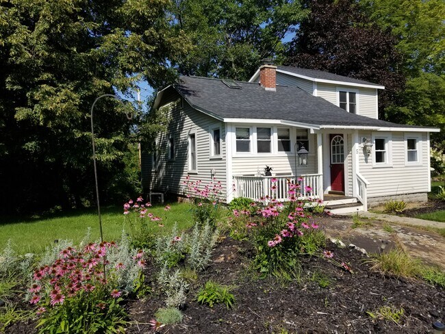 Building Photo - 5 Hanneford Rd