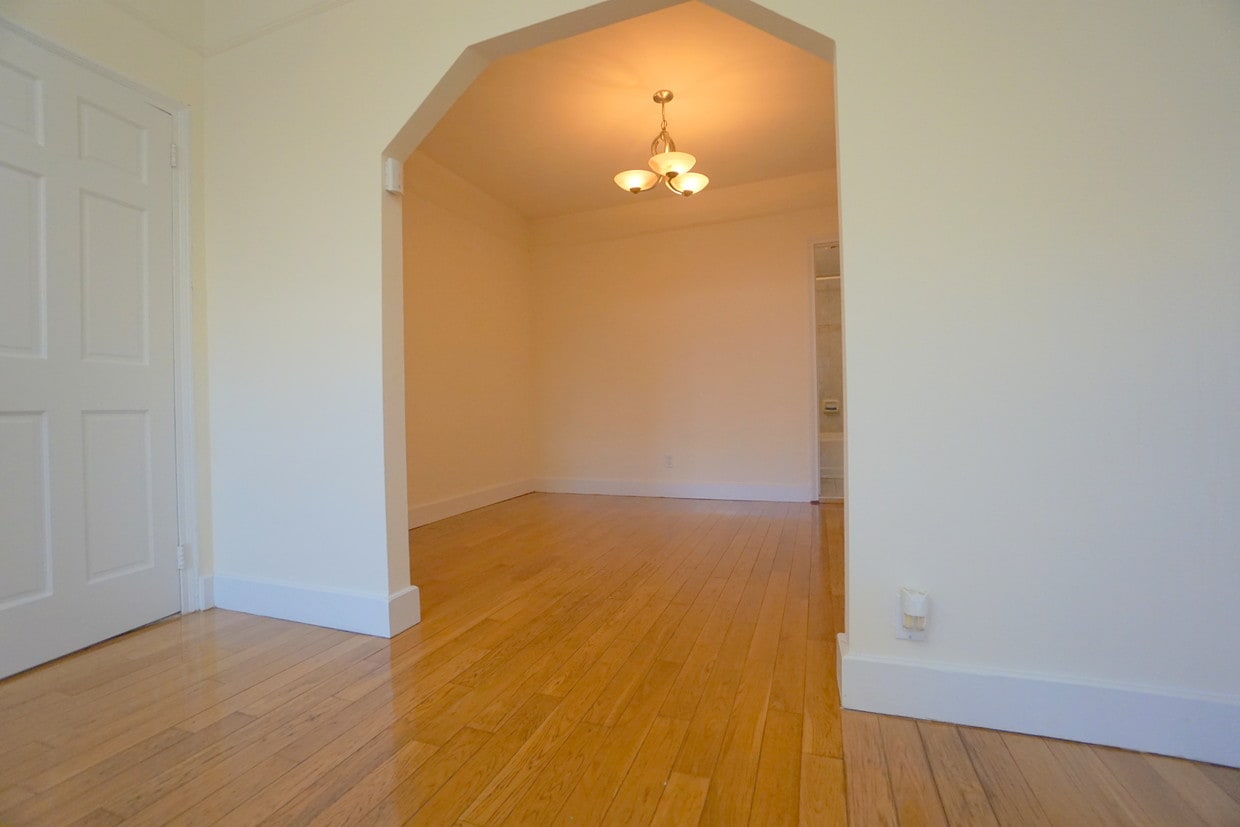 Primary Photo - 225 E 75th St