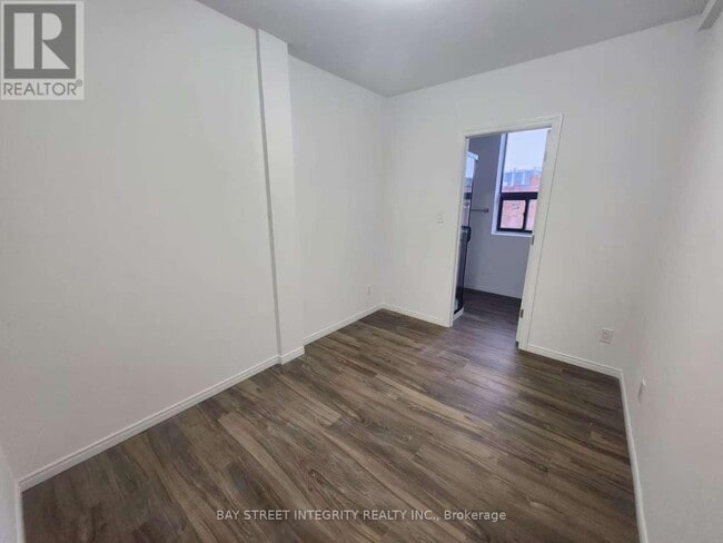 Building Photo - 71 Main St E