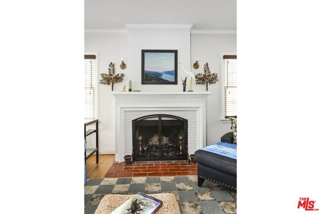 Building Photo - 1512 ANGELUS Ave