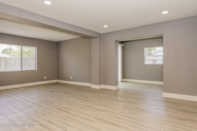 Foto del edificio - 1235 Thoreau St