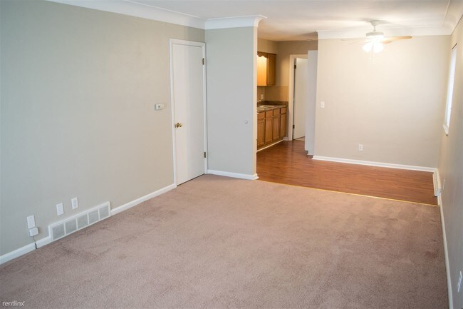 Foto del edificio - 1 br, 1 bath Apartment - 4910 Lewis Ave