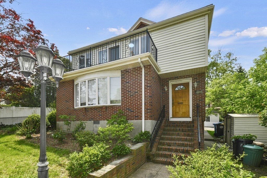 Primary Photo - 117 Lexington St