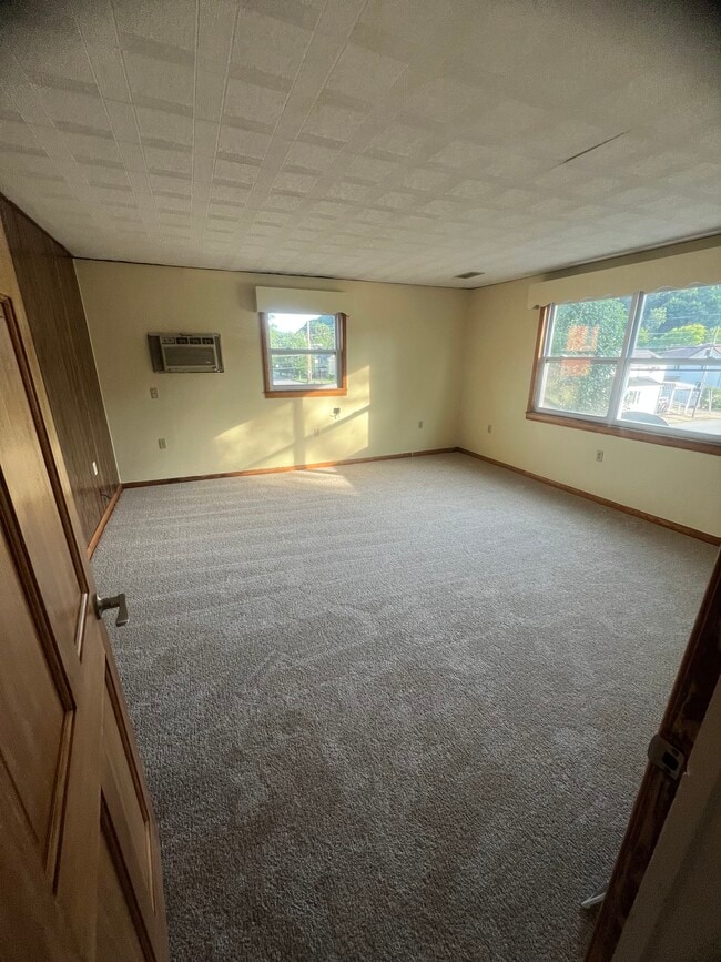 Bedroom w/closet #2 - 1004 Buffalo St