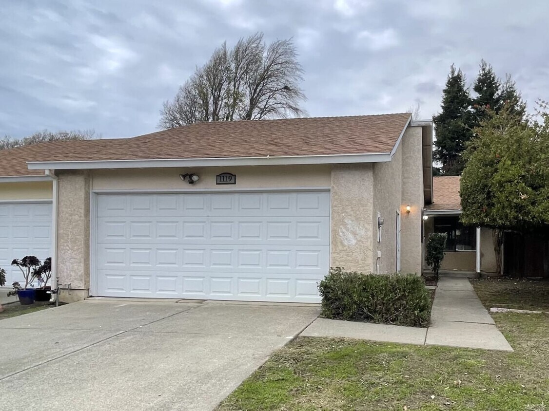 Foto principal - 1119 Hartford Pl