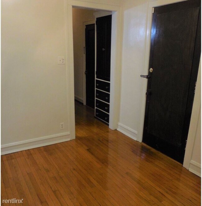 Building Photo - 4914 N Wolcott Ave