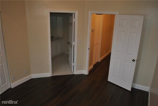 Building Photo - 2 br, 2.5 bath Townhome - 4960 Palmbrooke Cir