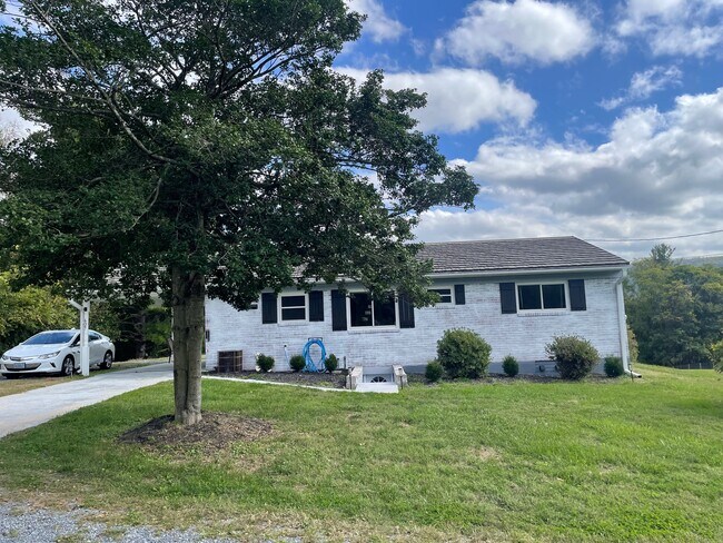 Foto del edificio - 627 Docs Ln