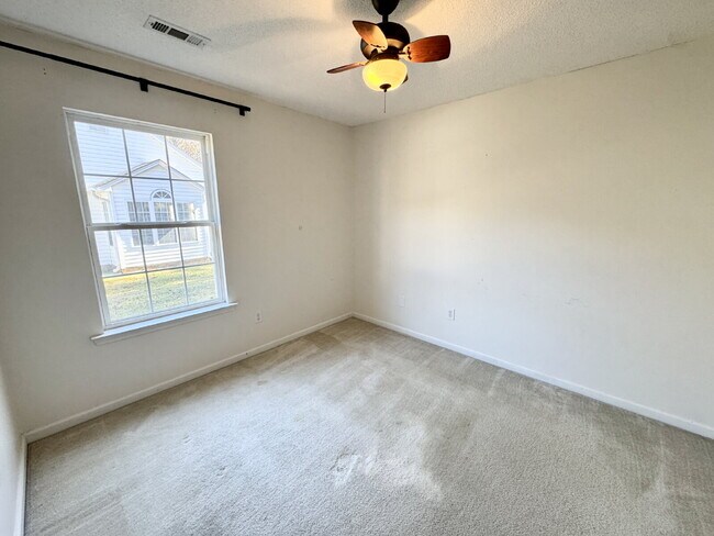 Building Photo - The perfect 3 bed, 2 bath home located in ...