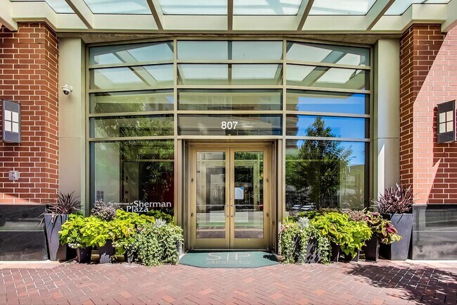 Foto del edificio - 807 Davis St