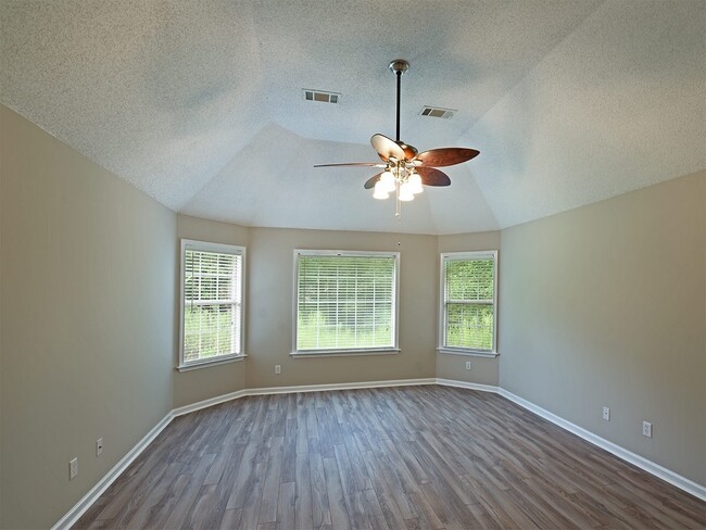 Foto del edificio - 4 bedroom, 2.5 bath home near Shelby Farms...