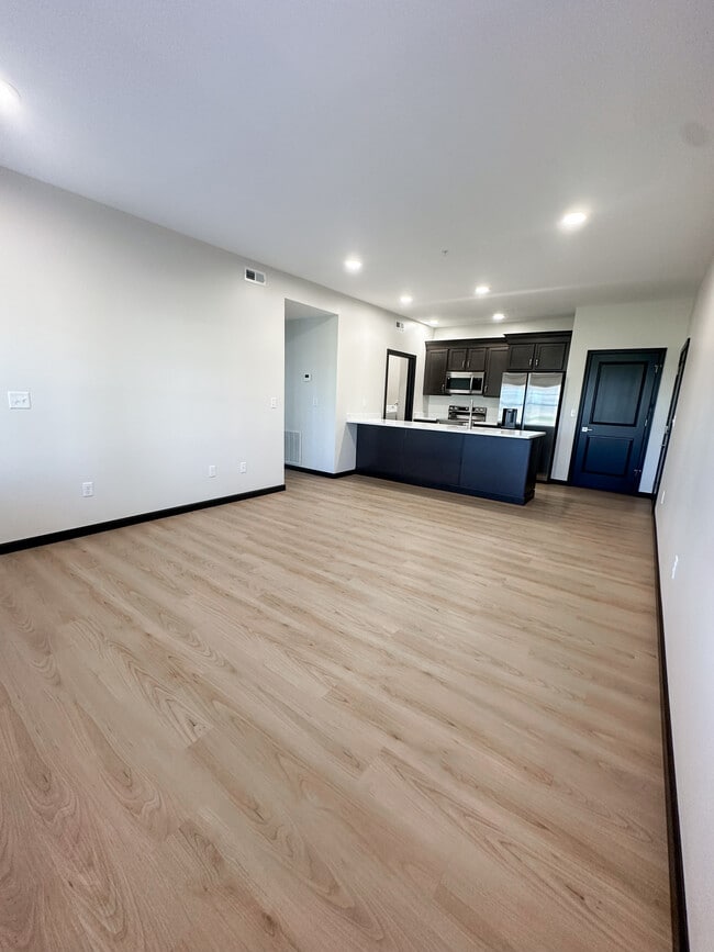 Building Photo - Fairway Place Apartments - New